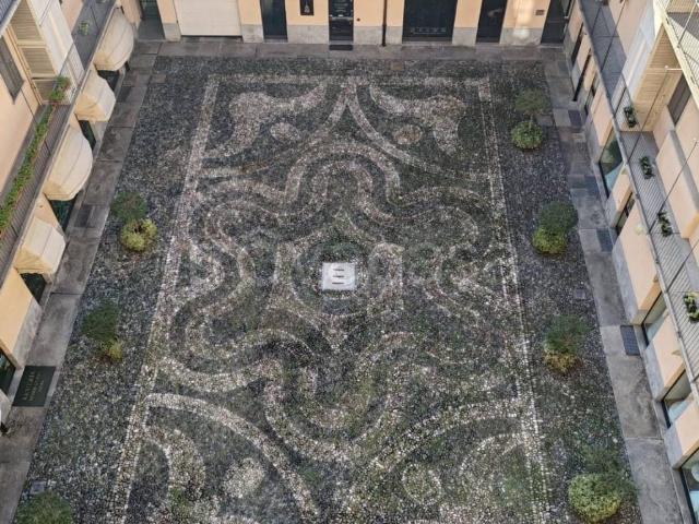 Appartamento in affitto a Torino via Luigi Lagrange, 31, arredato, travi a vista, servizio di portineria TrovaCasa