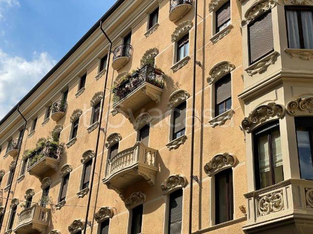 Appartamento in affitto a Torino via Maria Vittoria, 35, arredato, contesto signorile, vicinanze negozi TrovaCasa