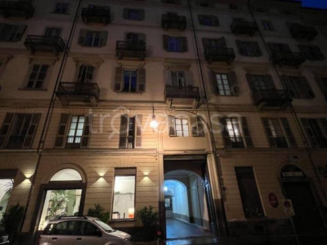 Appartamento in affitto a Torino via Maria Vittoria, 45, arredato, ascensore, cucina abitabile TrovaCasa
