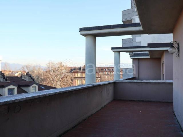 Appartamento in affitto a Torino via San Donato, 3, arredato, terrazzo, ascensore TrovaCasa