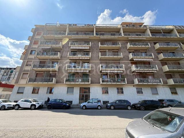 Appartamento in affitto a Torino via Riccardo Zandonai, 19, non arredato/vuoto, doppi vetri, infissi in legno TrovaCasa