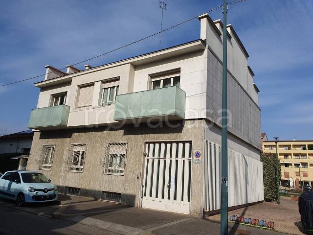 Appartamento in affitto a Torino via Valgioie, 138, contesto signorile, balcone, angolo cottura TrovaCasa