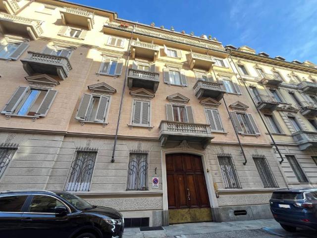 Appartamento in affitto a Torino via Valeggio, 26, arredato, ascensore, riscaldamento centralizzato TrovaCasa