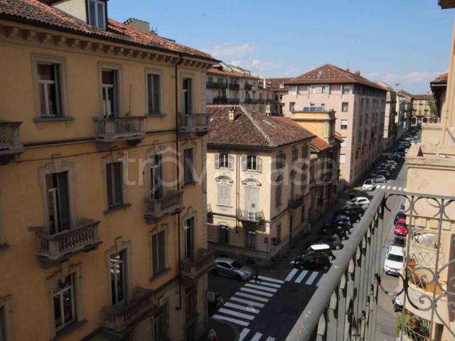 Appartamento in affitto a Torino via Vittorio Amedeo II 15, parzialmente arredato, caminetto, ascensore TrovaCasa