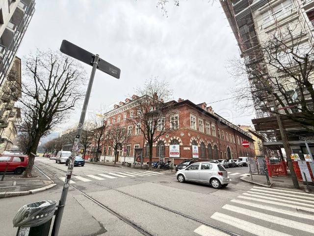 Appartamento in affitto a Torino corso Raffaello, 28, arredato, immobile di prestigio, ascensore TrovaCasa