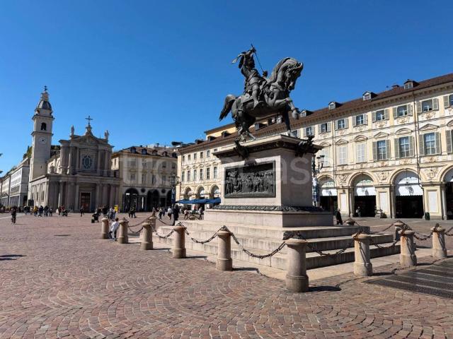Appartamento in affitto a Torino piazza Comitato Liberazione Nazionale, 243, non arredato/vuoto, contesto signorile, balcone TrovaCasa