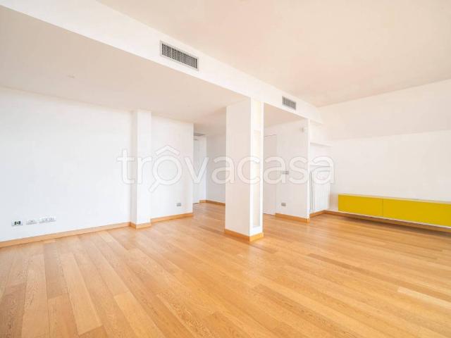 Appartamento in affitto a Torino strada del Nobile, 55, terrazzo, vista panoramica, parzialmente arredato TrovaCasa