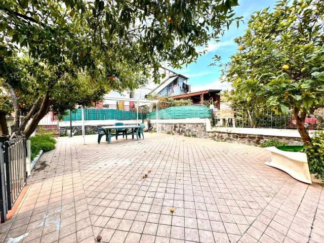 Appartamento in affitto a Torre del Greco via Lagno Rivieccio, giardino privato, posto auto, terrazzo TrovaCasa