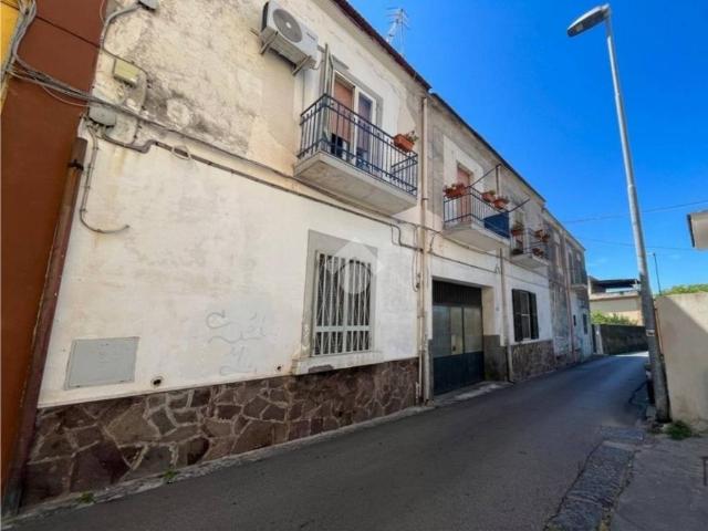 Appartamento in affitto a Torre del Greco vico II San vito, non arredato/vuoto, giardino privato, posto auto TrovaCasa
