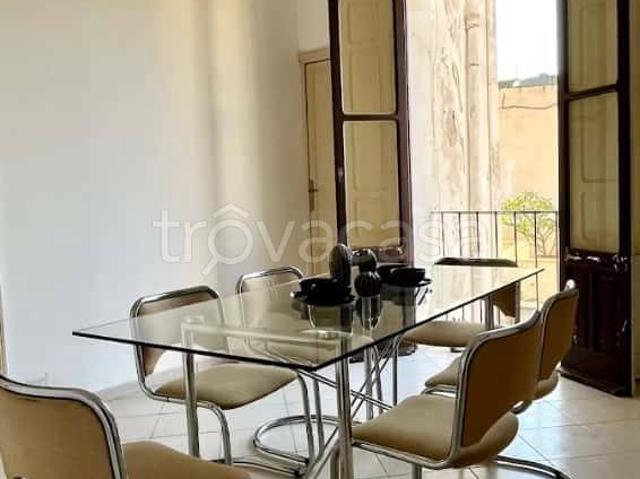 Appartamento in affitto a Trapani piazza San Francesco di Paola, arredato, vista panoramica, sala da pranzo TrovaCasa