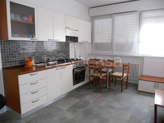 Appartamento in affitto a Trento via Taramelli, arredato, balcone, bagno finestrato TrovaCasa