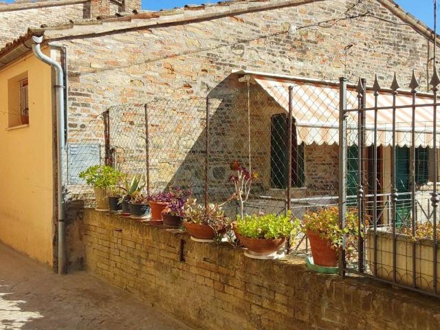 Appartamento in affitto a Treia MC