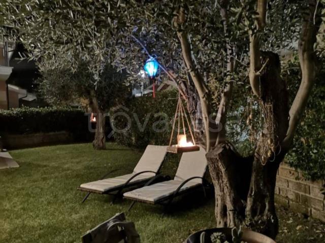 Appartamento in affitto a Trevignano Romano via dei Platani, arredato, giardino privato, nuova costruzione TrovaCasa