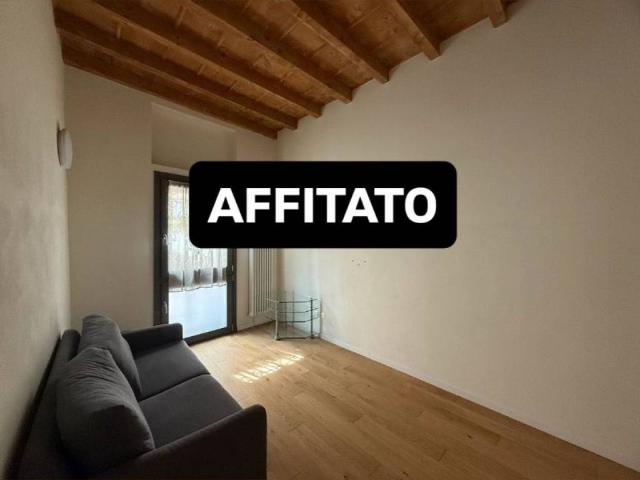 Appartamento in affitto a Treviglio via Fratelli Galliari, 14, arredato, riscaldamento autonomo, travi a vista TrovaCasa