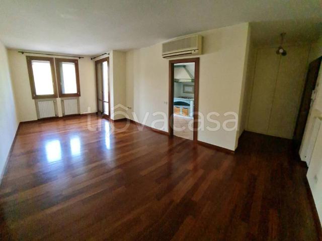 Appartamento in affitto a Treviso, box, terrazzo, parzialmente arredato TrovaCasa