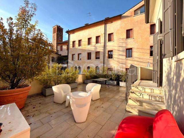Appartamento in affitto a Treviso piazza San Francesco, arredato, terrazzo, riscaldamento centralizzato TrovaCasa