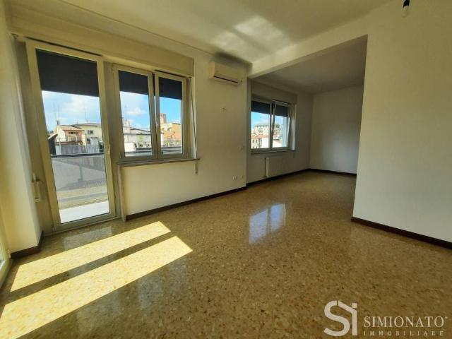 Appartamento in affitto a Treviso via Avogari, terrazzo, ascensore, centrale TrovaCasa