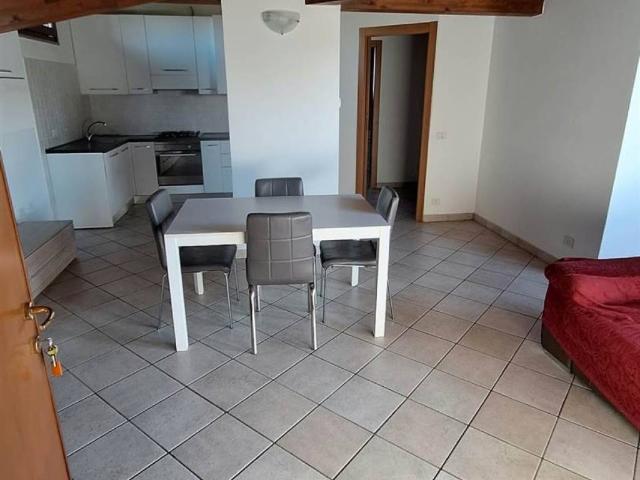 Appartamento in affitto a Trezzano Rosa MI
