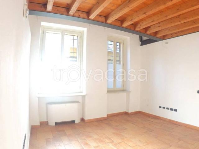 Appartamento in affitto a Trezzo sull'Adda via Giuseppe Carcassola, 7, non arredato/vuoto, travi a vista, luminoso TrovaCasa