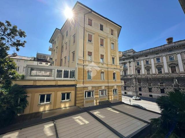 Appartamento in affitto a Trieste via del Coroneo, 21, non arredato/vuoto, giardino, posto auto TrovaCasa