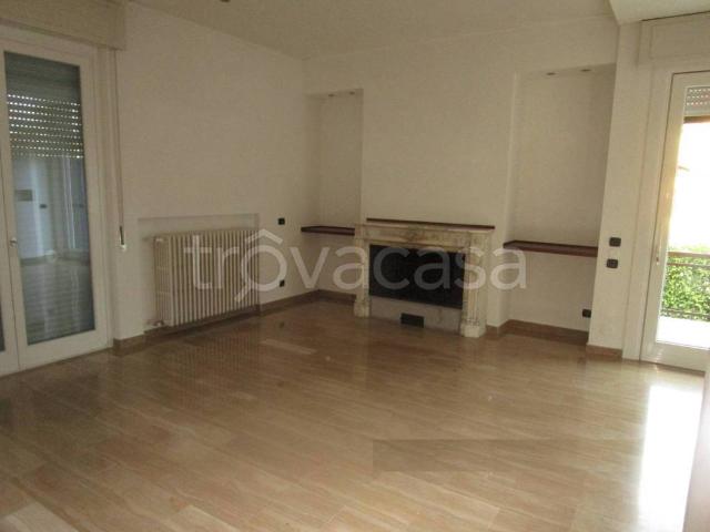 Appartamento in affitto a Uboldo via 4 Novembre, giardino, box, riscaldamento autonomo TrovaCasa