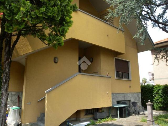 Appartamento in affitto a Uboldo via Alessandro Manzoni, 92, non arredato/vuoto, arredato, posto auto TrovaCasa