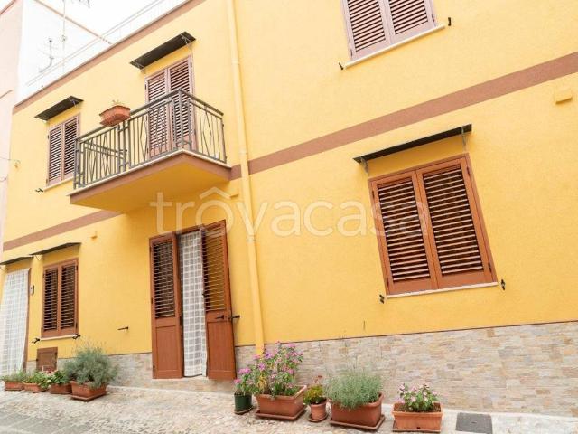 Appartamento in affitto a Ustica via San Bartolomeo, arredato, terrazzo, balcone TrovaCasa