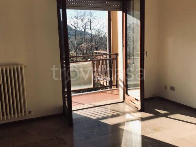 Appartamento in affitto a Valmadrera via Rio Torto, non arredato/vuoto, terrazzo, ultimo piano TrovaCasa