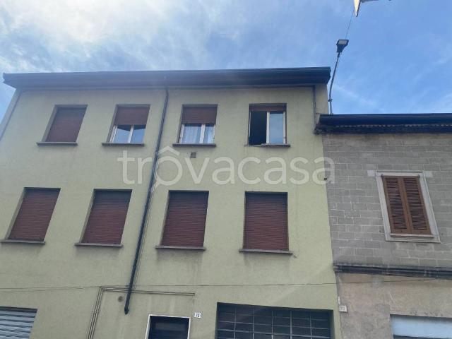 Appartamento in affitto a Valmadrera via Roma, non arredato/vuoto, riscaldamento autonomo, buono stato TrovaCasa