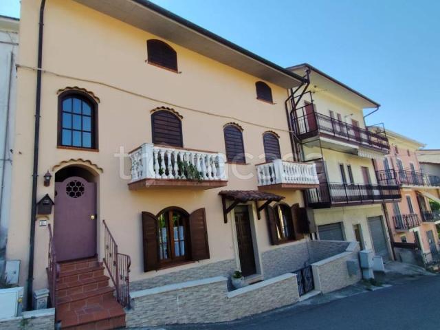 Appartamento in affitto a Vallerotonda via Circonvallazione, arredato, giardino privato, caminetto TrovaCasa