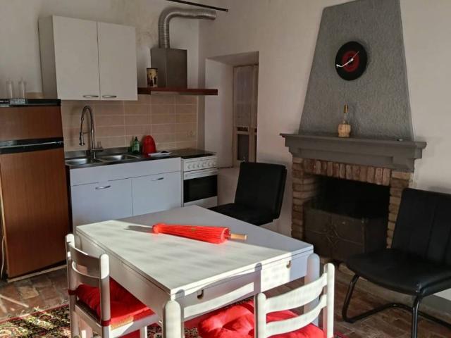 Appartamento in affitto a Varano de' Melegari PR