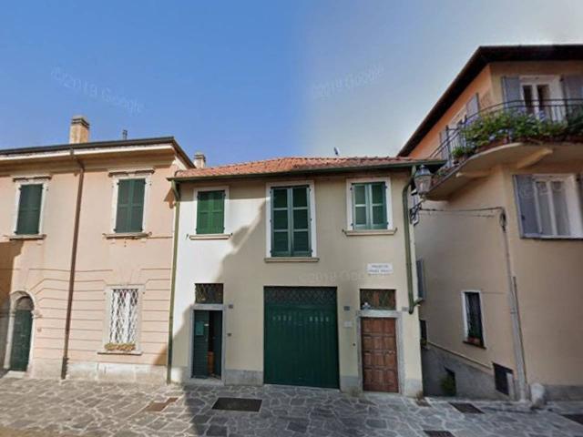 Appartamento in affitto a Varenna