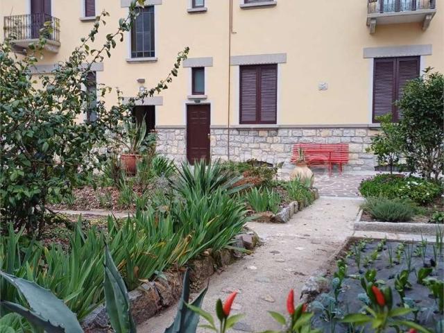 Appartamento in affitto a Varese, terrazzo, nuova costruzione, travi a vista TrovaCasa
