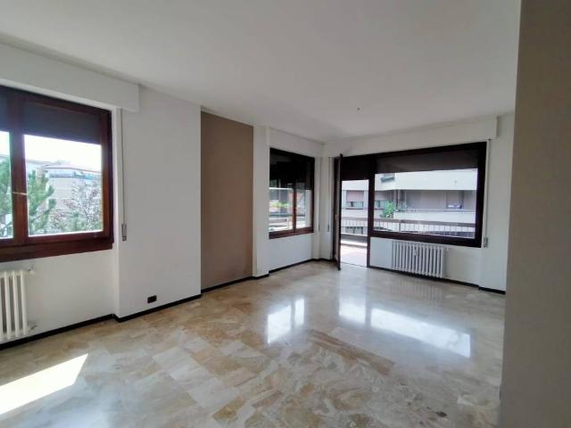 Appartamento in affitto a Varese VA