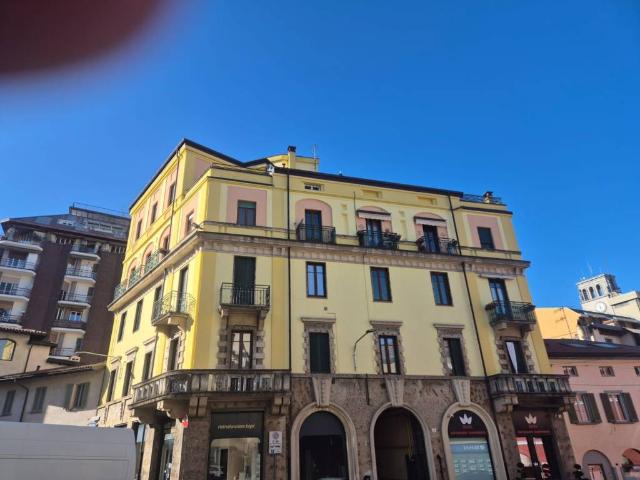 Appartamento in affitto a Varese VA