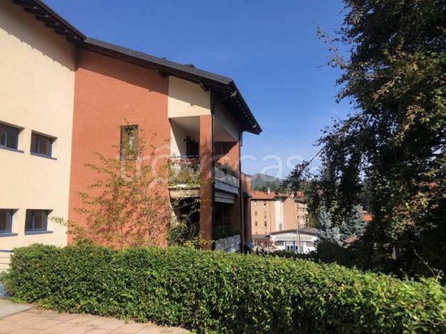 Appartamento in affitto a Varese via al Colle, giardino privato, box, riscaldamento autonomo TrovaCasa