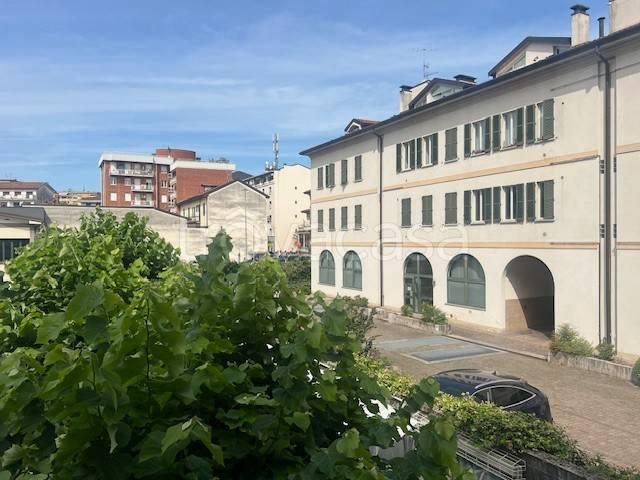 Appartamento in affitto a Varese via Bernardino Luini, box, ristrutturato, balcone TrovaCasa