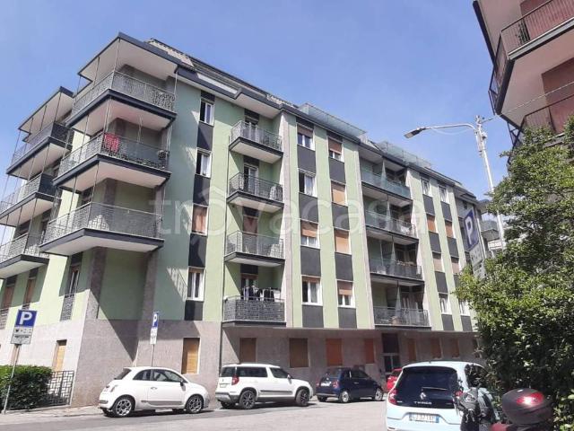 Appartamento in affitto a Varese via Bligny, 20, box, parzialmente arredato, ascensore TrovaCasa