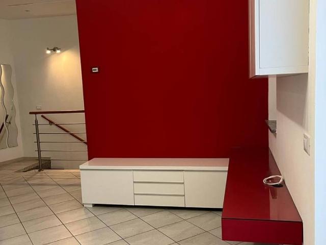 Appartamento in affitto a Vedano Olona VA