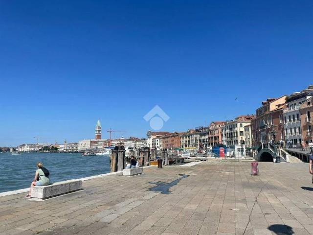 Appartamento in affitto a Venezia calle de l'Arsenal, 2000, arredato, ristrutturato, aria condizionata TrovaCasa