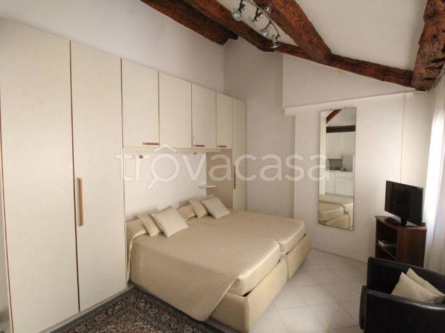 Appartamento in affitto a Venezia campo San Lio, arredato, studio TrovaCasa