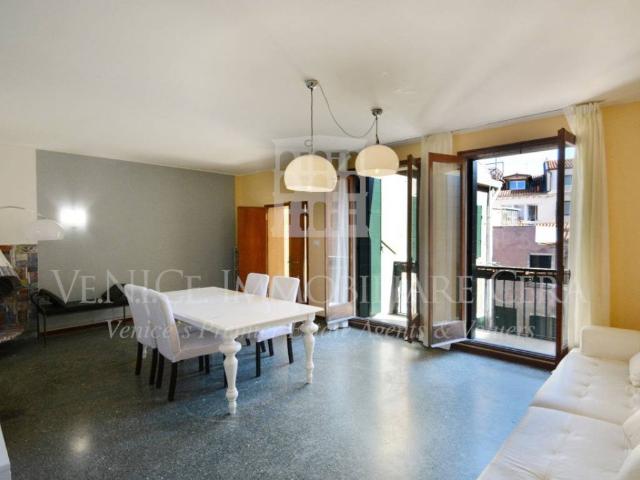 Appartamento in affitto a Venezia campo Santi Apostoli, arredato, caminetto, buono stato TrovaCasa
