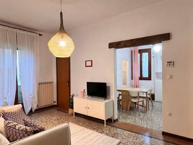 Appartamento in affitto a Venezia, arredato, box, balcone TrovaCasa