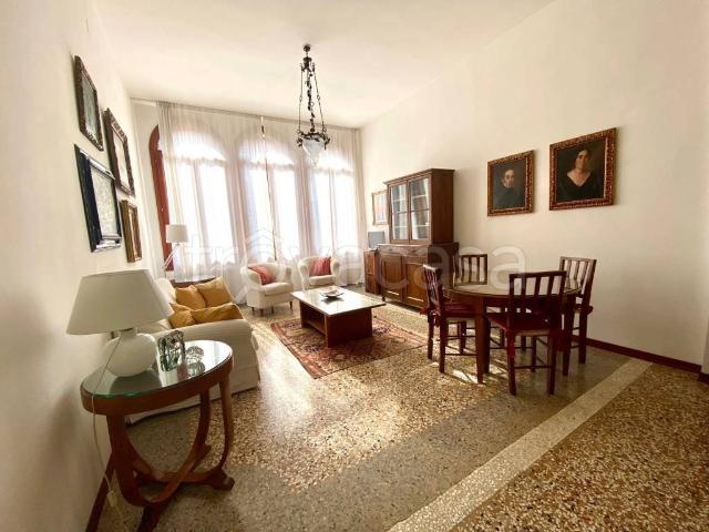 Appartamento in affitto a Venezia, arredato, terrazzo, riscaldamento autonomo TrovaCasa
