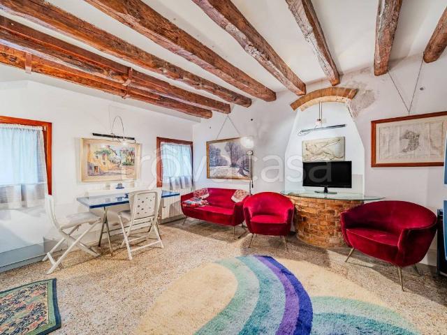 Appartamento in affitto a Venezia fondamenta dei Sartori, arredato, centrale, studio TrovaCasa