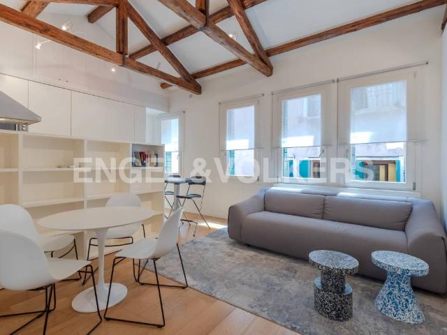 Appartamento in affitto a Venezia salizada San Giovanni Grisostomo, arredato, luminoso, studio TrovaCasa