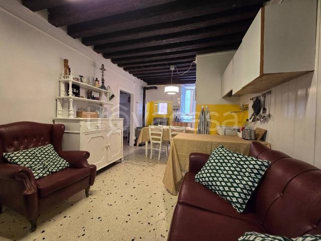 Appartamento in affitto a Venezia, parzialmente arredato, a reddito, centrale TrovaCasa