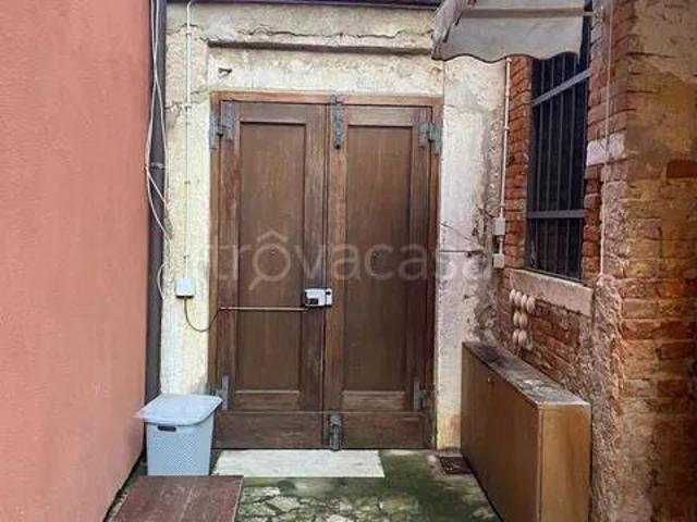 Appartamento in affitto a Venezia riva De Biasio, riscaldamento elettrico, aria condizionata, ingresso indipendente TrovaCasa