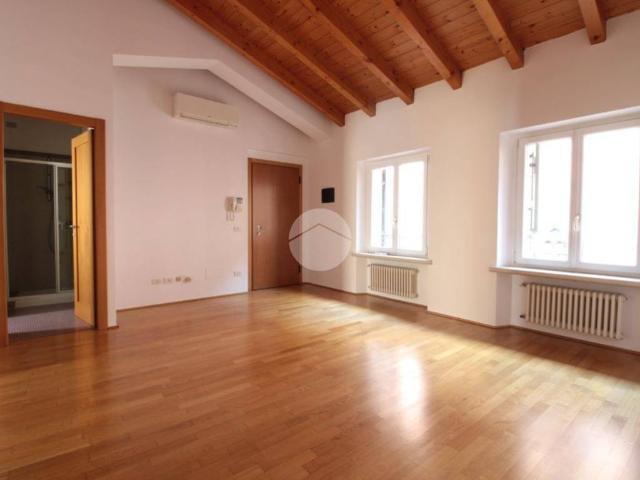 Appartamento in affitto a Verona, terrazzo, riscaldamento autonomo, parzialmente arredato TrovaCasa