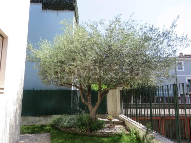 Appartamento in affitto a Verona via Camp. Di Tombetta, arredato, giardino privato, box TrovaCasa